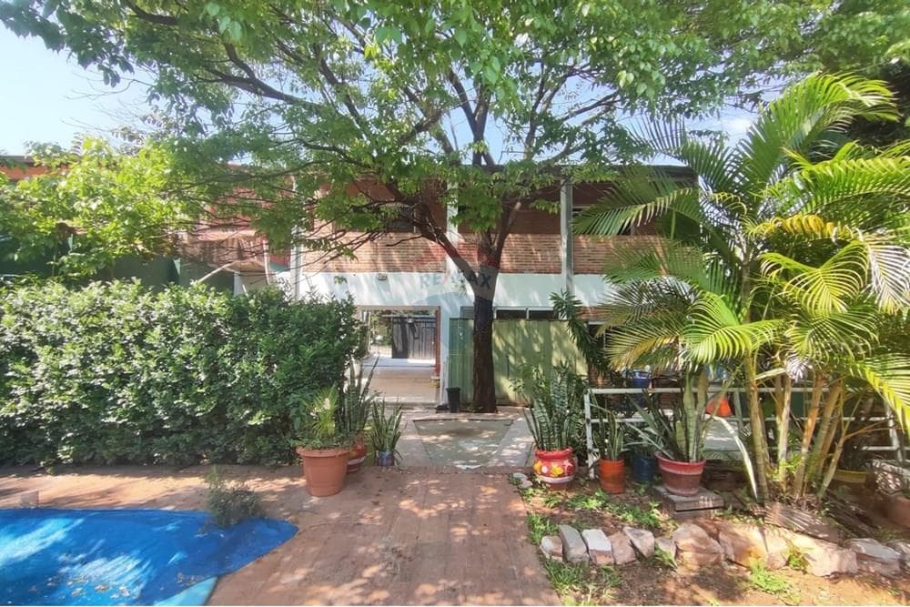 Vendo casa en zona Mburucuyá