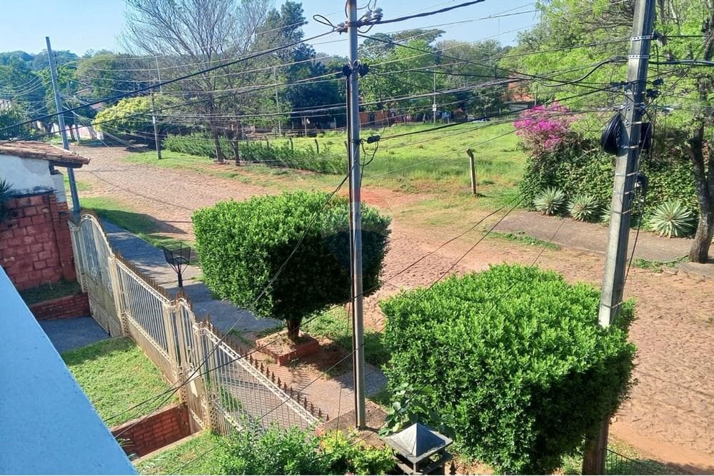 Amplia casa en Ñemby barrio san carlos, foto 2