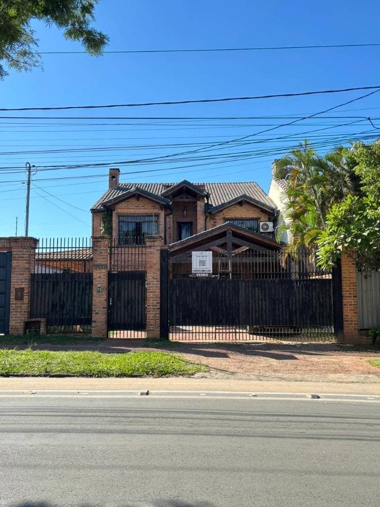 Propiedad en venta - Barrio Mbocayaty sobre Avda. Primer presidente — foto 1