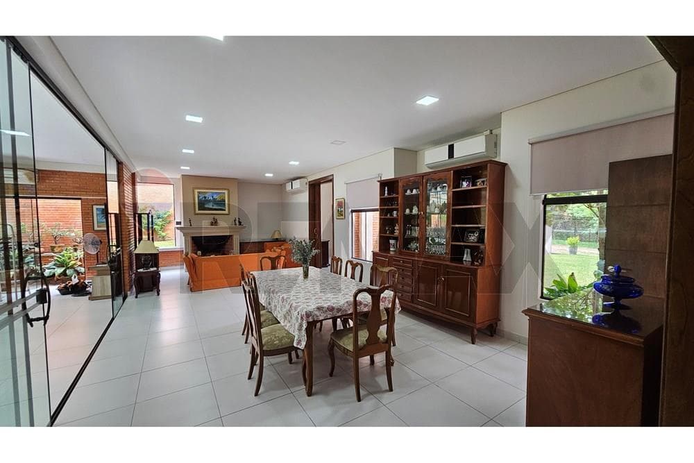 En venta amplia residencia en Mariano Roque Alonso, foto 2