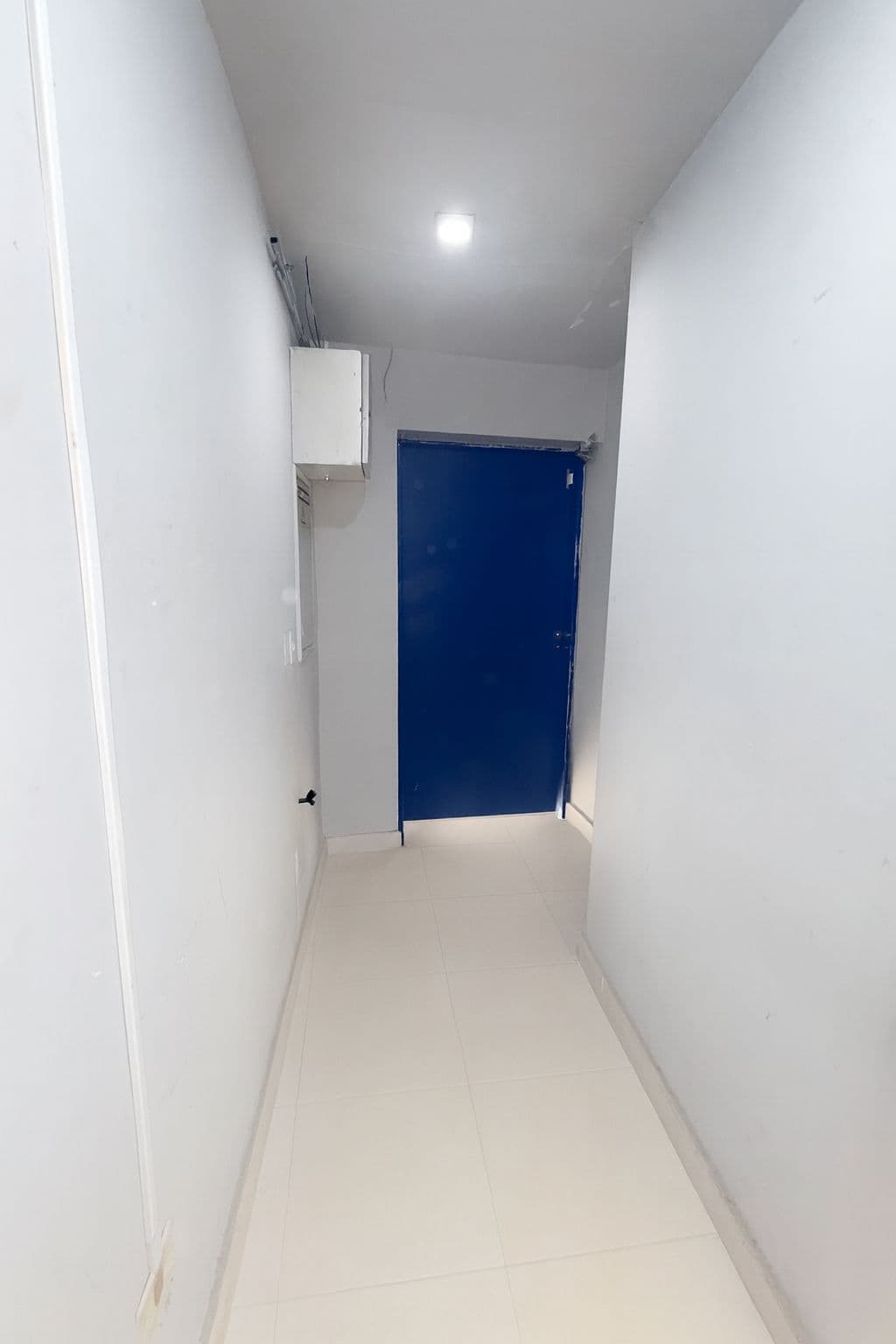 – salón comercial en zona de alta demanda – ciudad nueva — foto 3