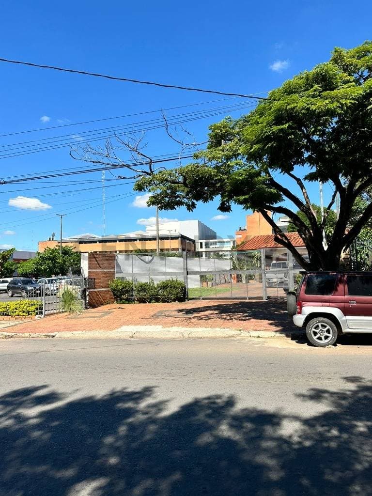 Alquilo casa ideal para oficina detras del shopping multiplaza