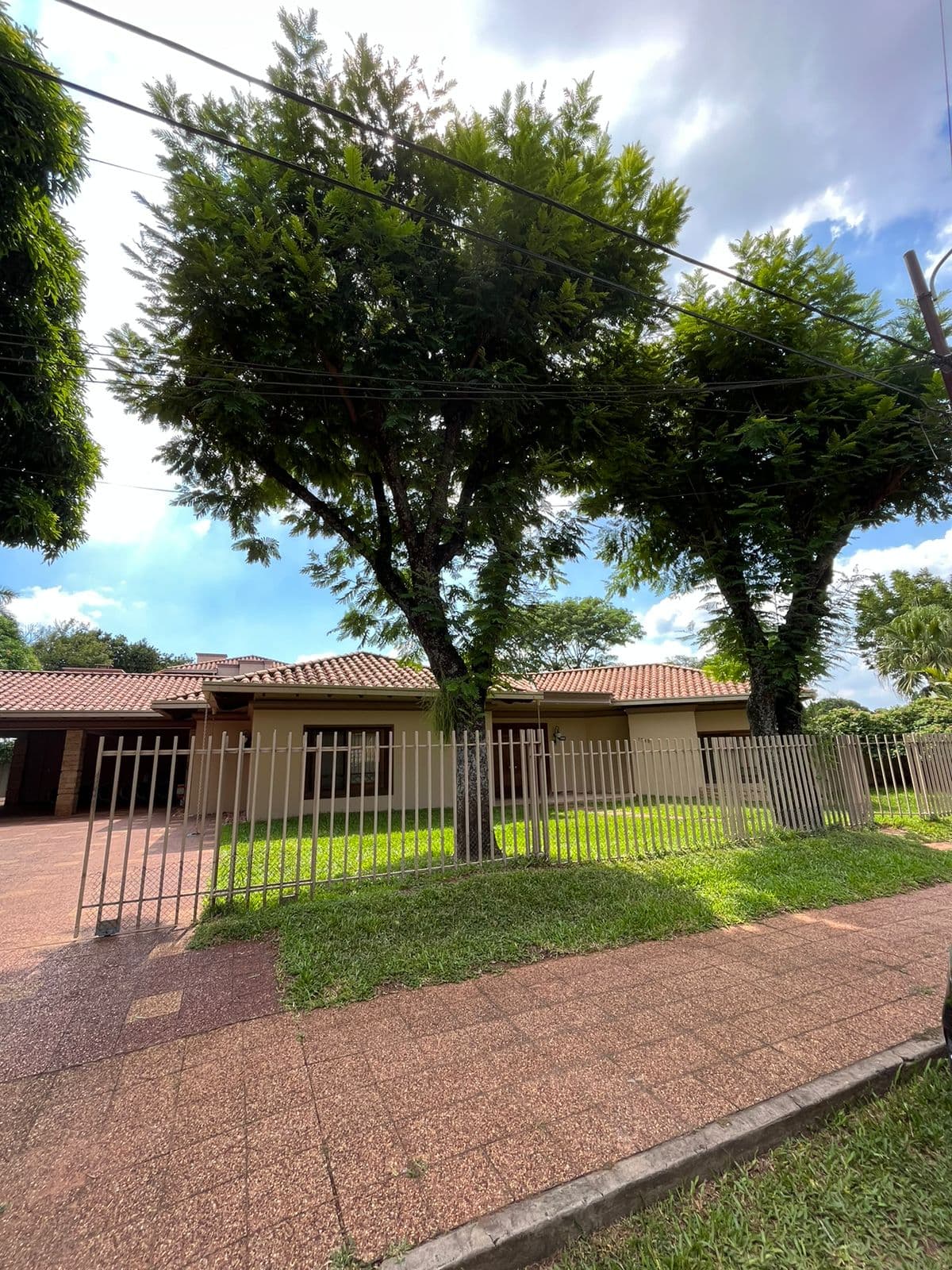 Residencia exclusiva en barrio Jara ???? Superficie del terreno: 2.760 m²