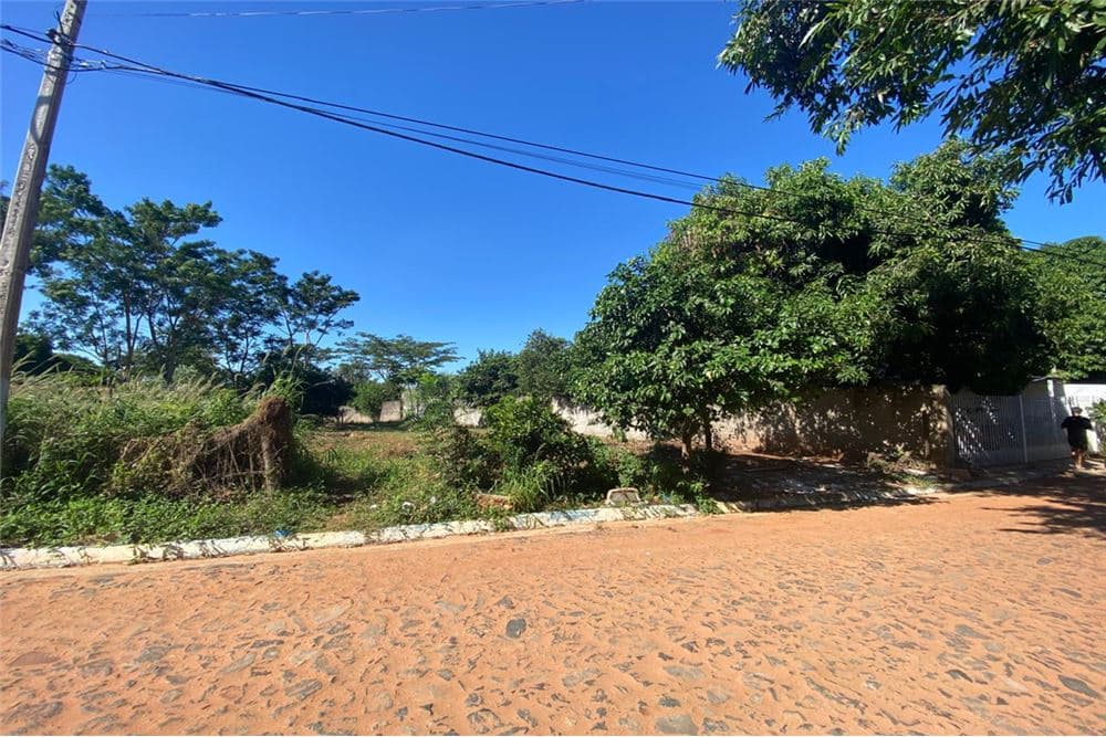 Vendo terreno en capiata barrio uruguay
