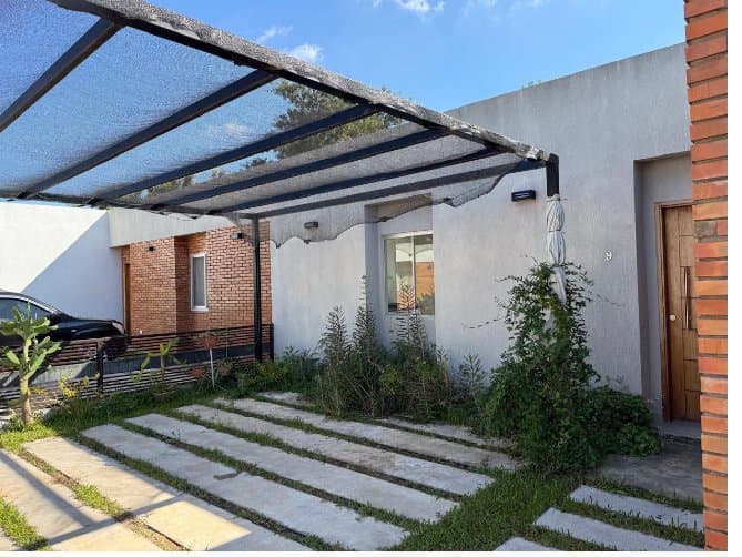 Vendo casa moderna en barrio ycua caranday Luque