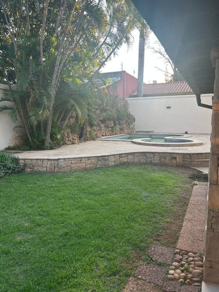 Hermosa Residencia En Alquiler- Barrio Jara