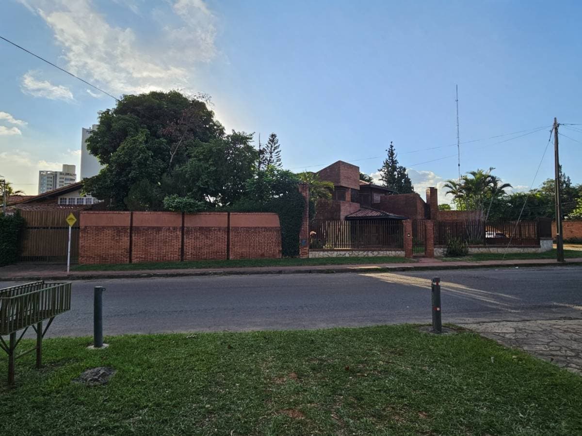 Amplia propiedad con piscina y quincho – Zona Molas López, foto 5