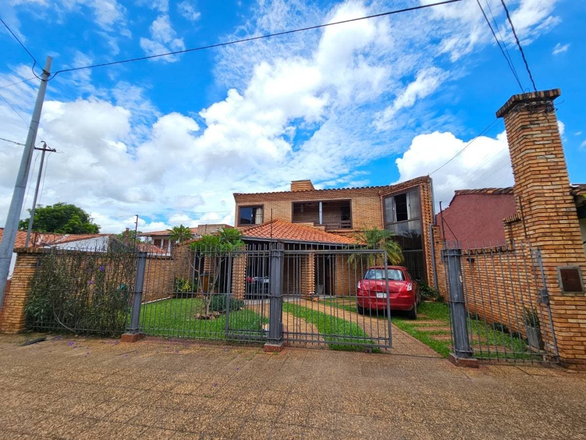 Hermosa casa en barrio Herrera/alquiler