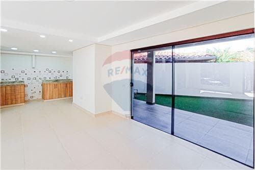 Duplex venta zona colegio sek, lambare, foto 5