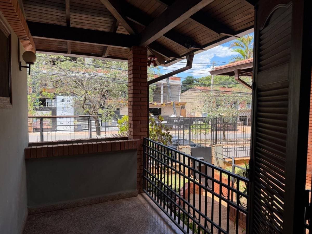 Casa con quincho y jardín | Mburucuyá, foto 4