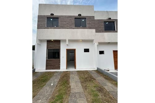 Vendo duplex en barrio cerrado lambare
