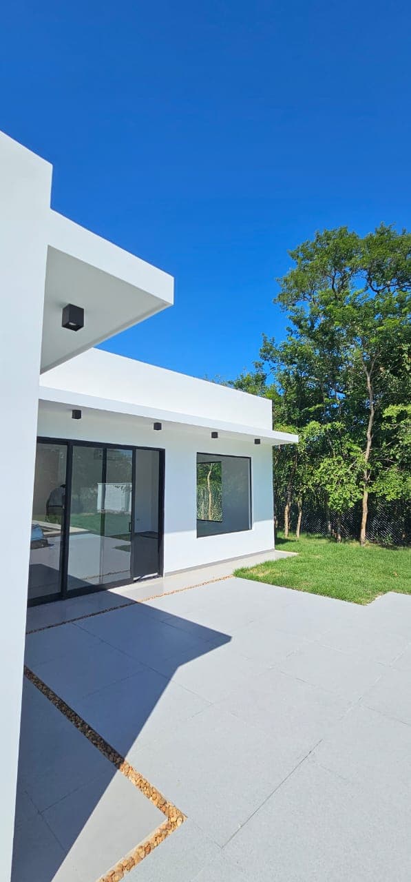 Casa en alquiler de 3 dormitorios en Mariano Roque Alonso, foto 2