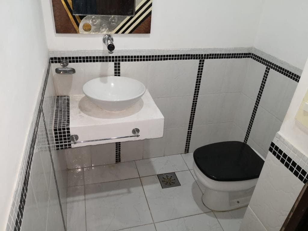 Exclusiva Oportunidad: Casa de Ensueño en Lambaré – Ubicación Privilegiada Zona Canal Trece — foto 3