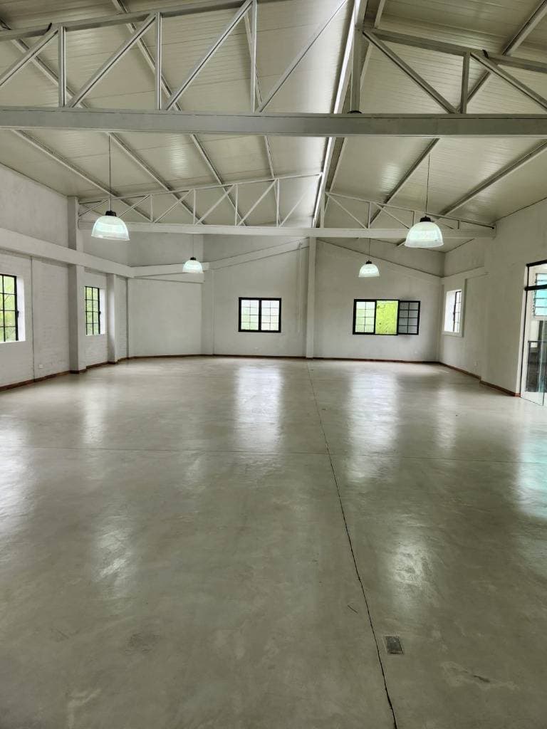 Alquilo local comercial en Barrio Herrera