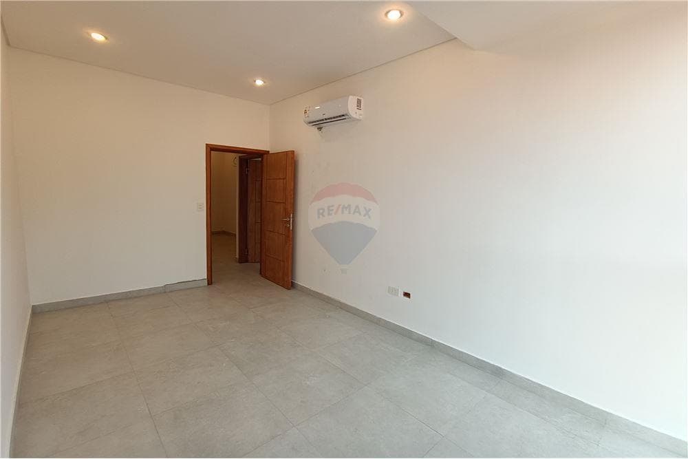DUPLEX EN Luque Ubicado en Loma Merlo, a 1/2 cuadra de la avenida América, foto 4