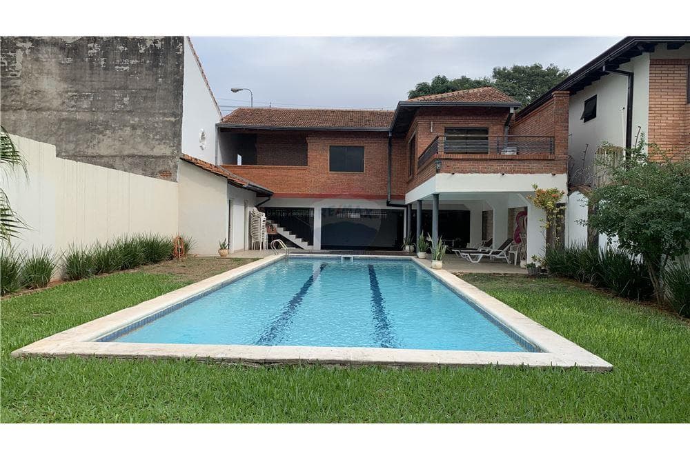 Vendo lujosa casa en Fernando de la Mora zona nort