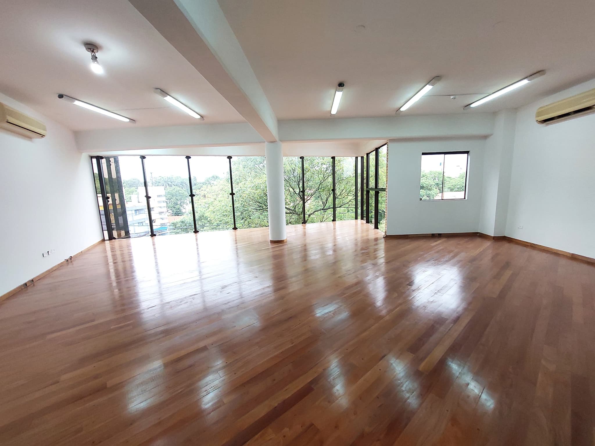 Alquilo oficina corporativa zona av. Boggiani