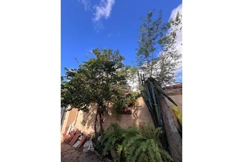 En venta casa con piscina en esquina en Lambaré - Valle Apu a — foto 2