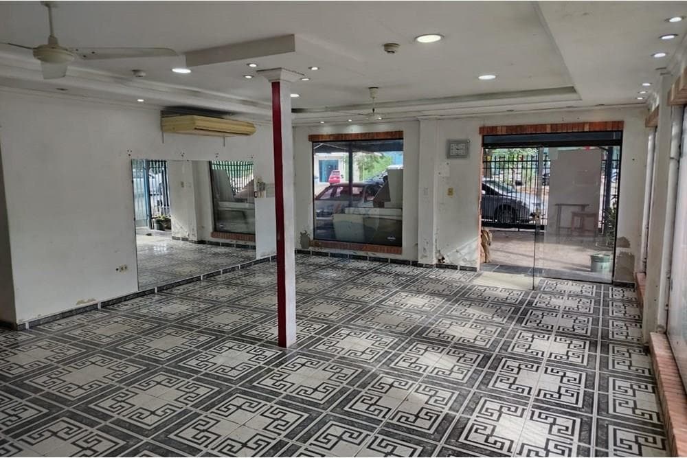 Local comercial en nazareth — foto 3