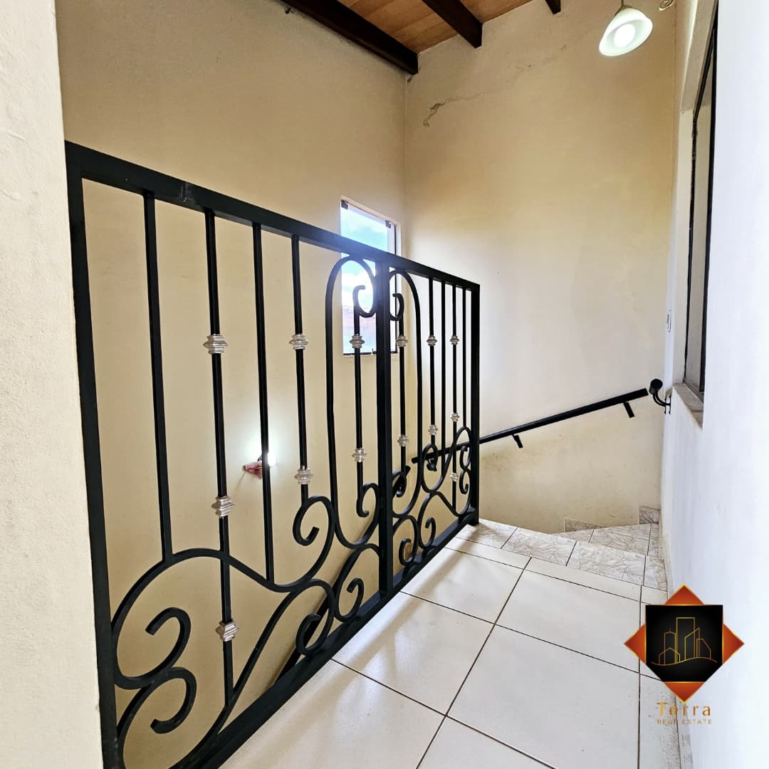 Hermoso Casa de 2 niveles en Lambare — foto 3