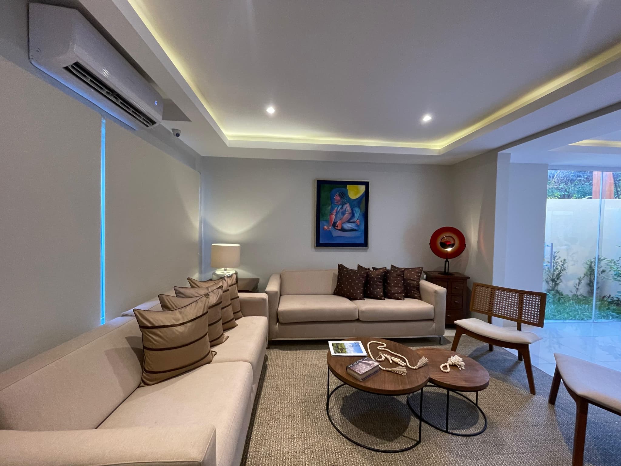 Hermosa Casa de Revista Finamente Amoblada en Villa Morra — foto 3