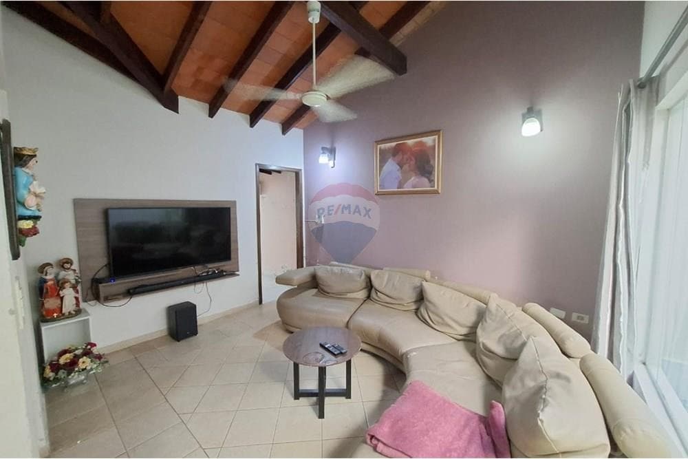 de casa con piscina en Lambaré, foto 2