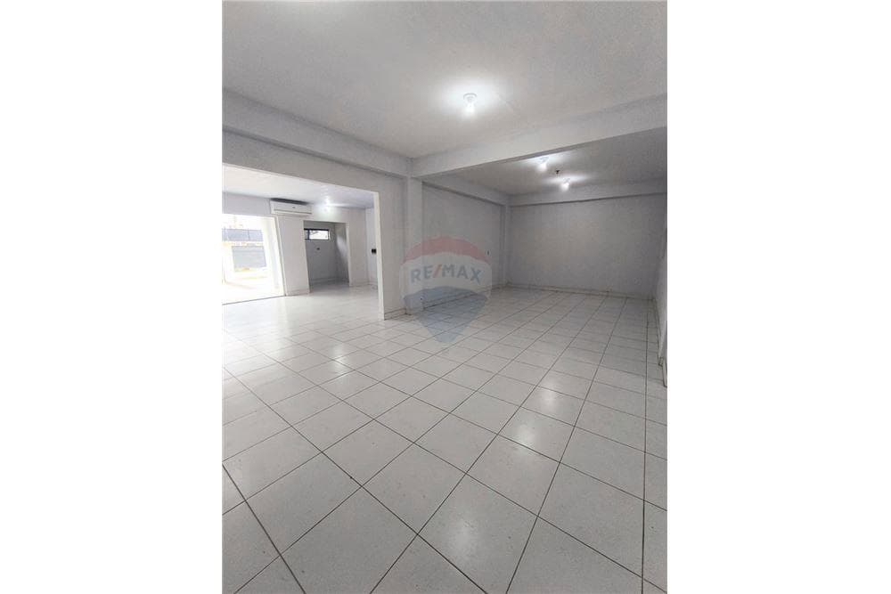 Edificio de 2 Pisos 393 M2 Totales en Luque — foto 2