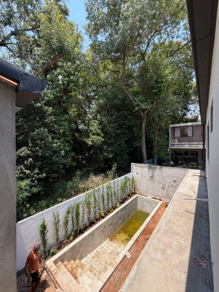 Residencia a estrenar de 3 dormitorios en suite, barrio mburucuya