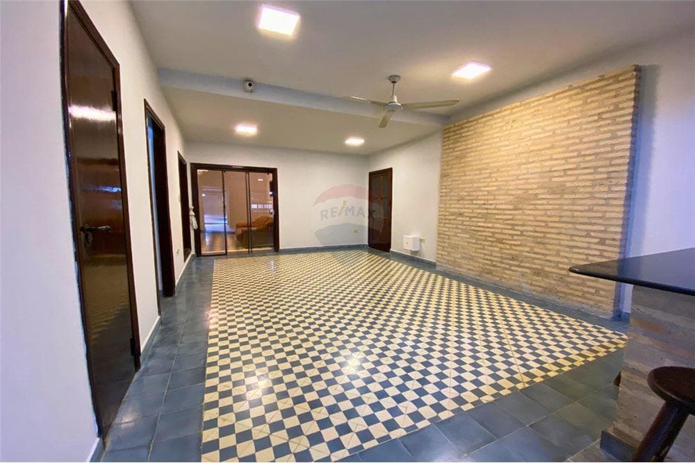 Amplia Residencia en barrio Herrera — foto 2