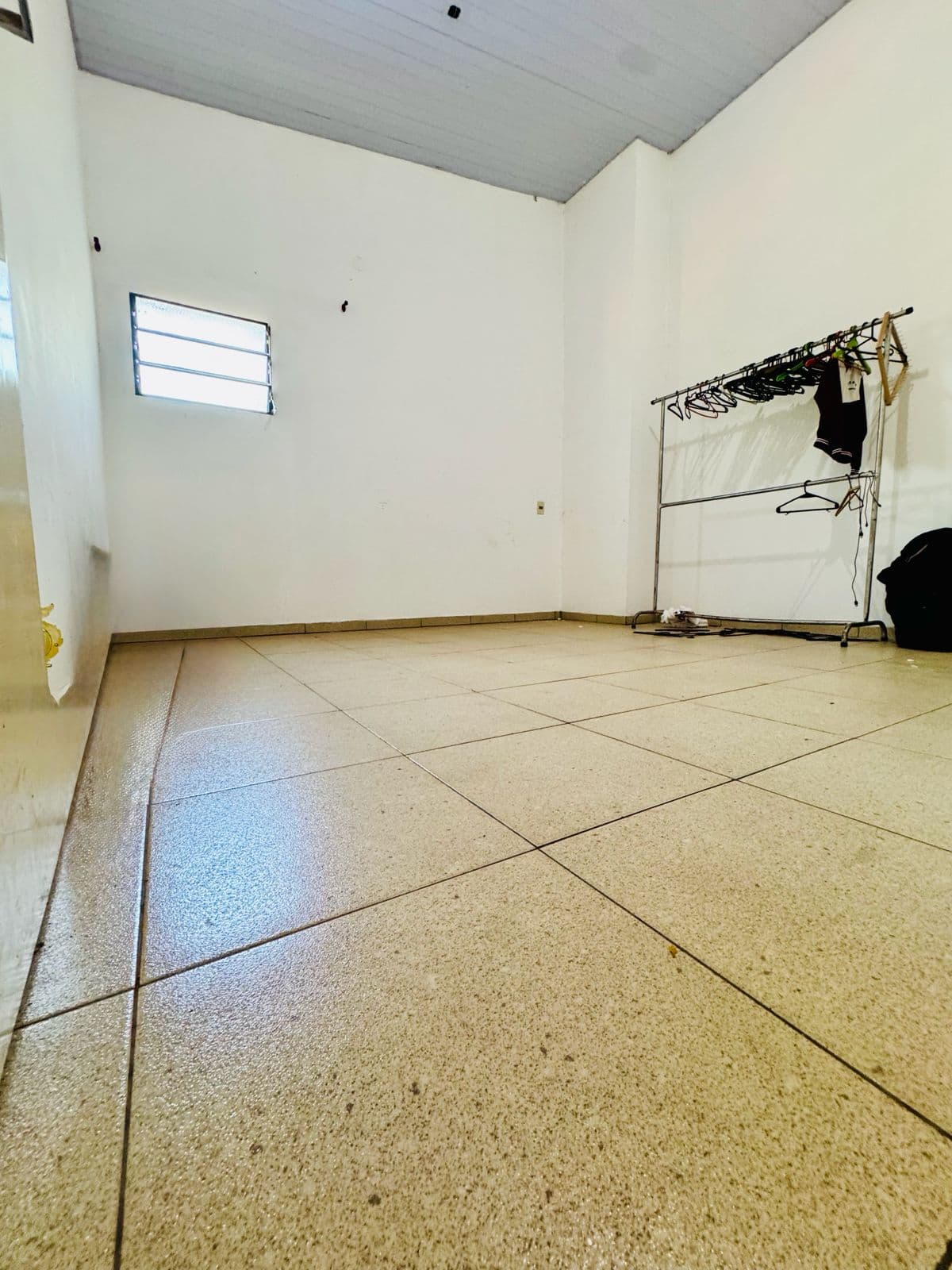 Casa con piscina, quincho y salón comercial en alquiler – San Lorenzo centro, foto 5