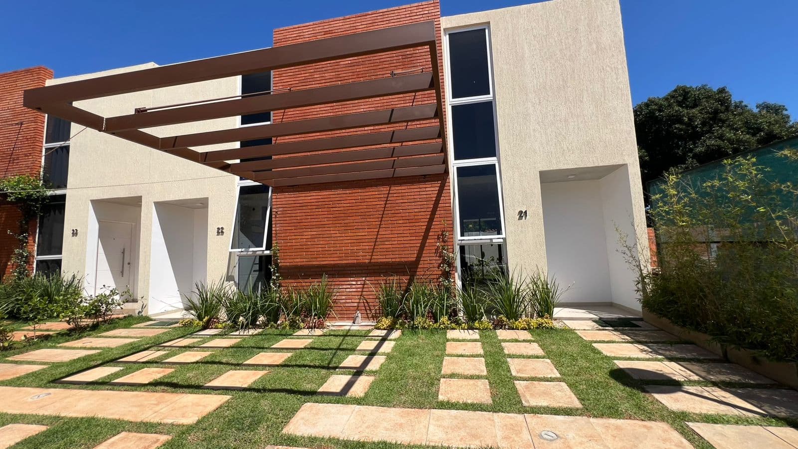 En venta duplex a estrenar en barrio cerrado vy'a raity Luque