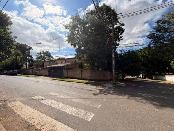 En venta,casa en barrio luis alberto de Herrera