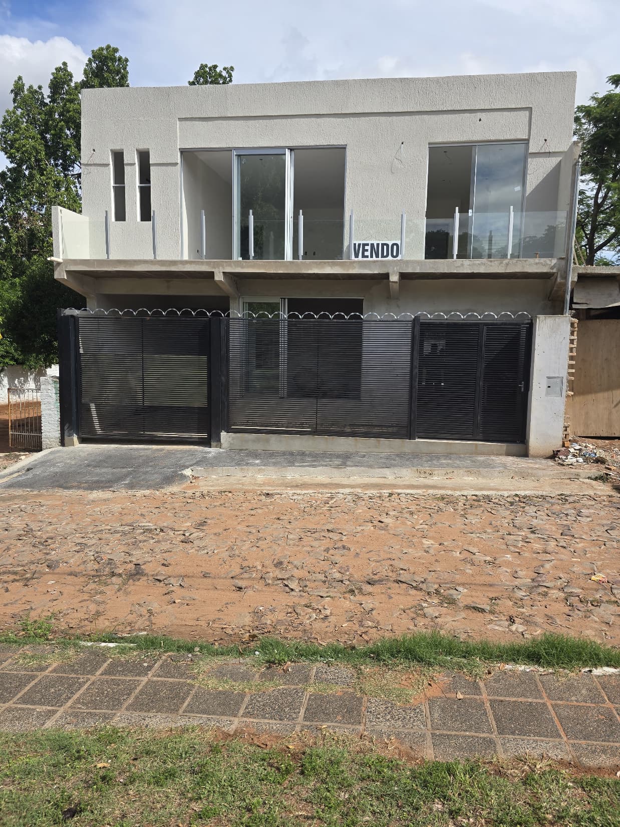 Vendo 2 duplex en pozo en lambare barrio san antonio