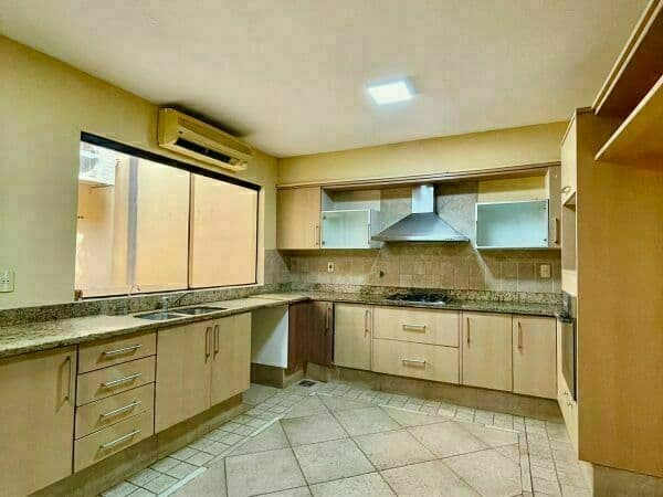 Casa de 3 dormitorios con piscina en asuncion sobre quesada, foto 3