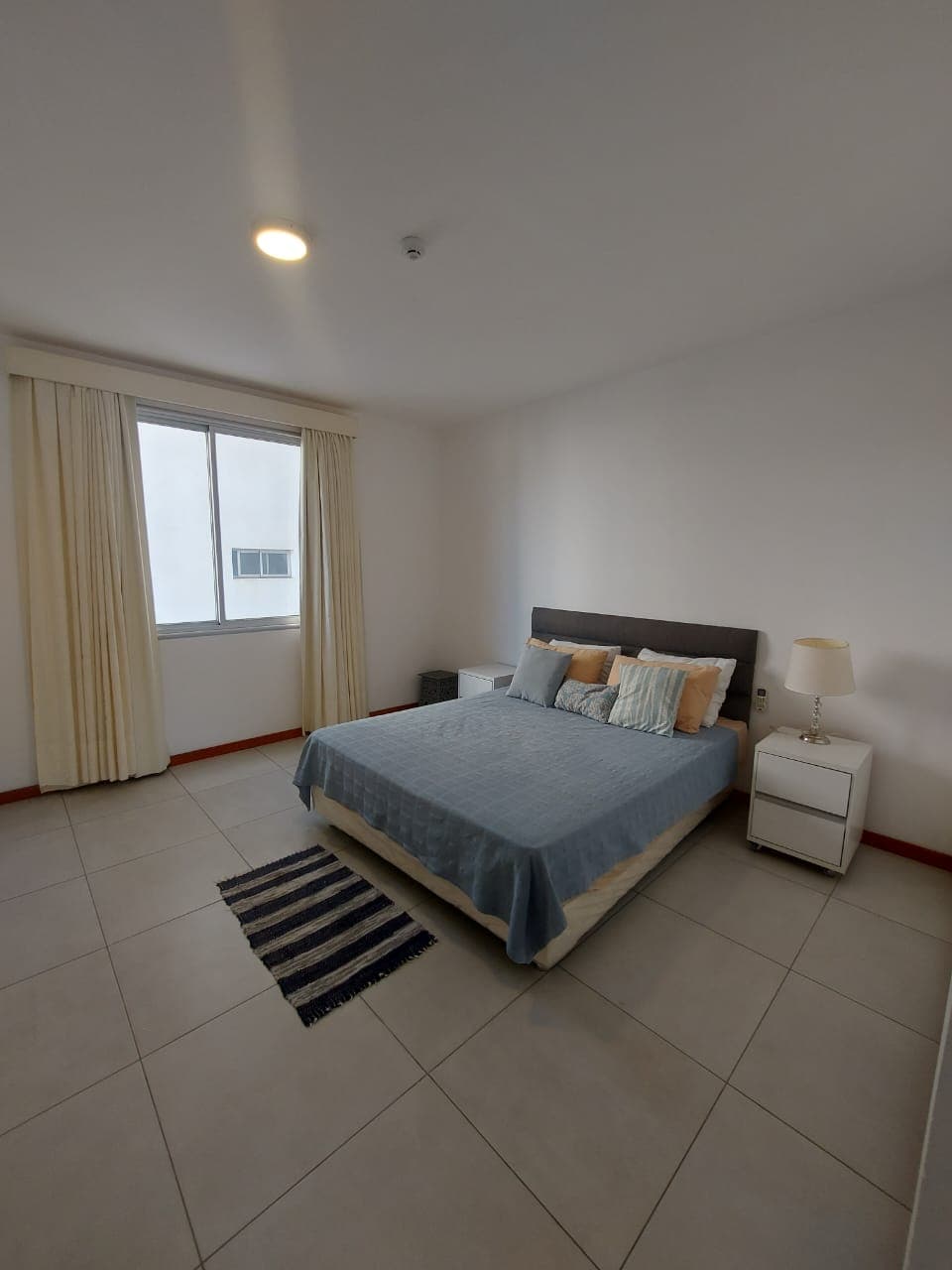 Departamento Amoblado de 2 Dormitorios. Zona Shopping del Sol. COD A6 — foto 5