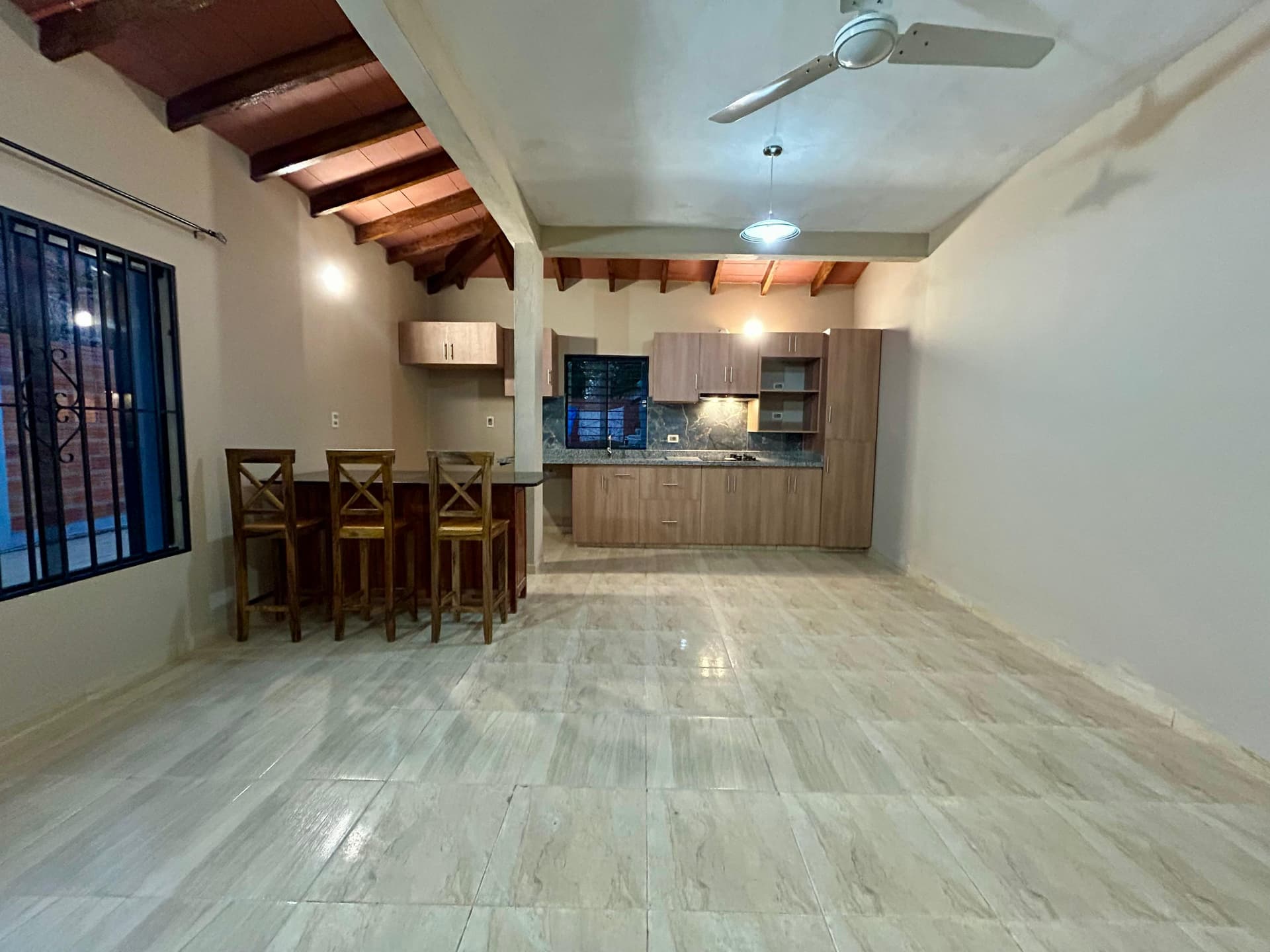 - Departamento 2 dorm. y 2 cocheras - Luque, B° Laurelty, foto 2