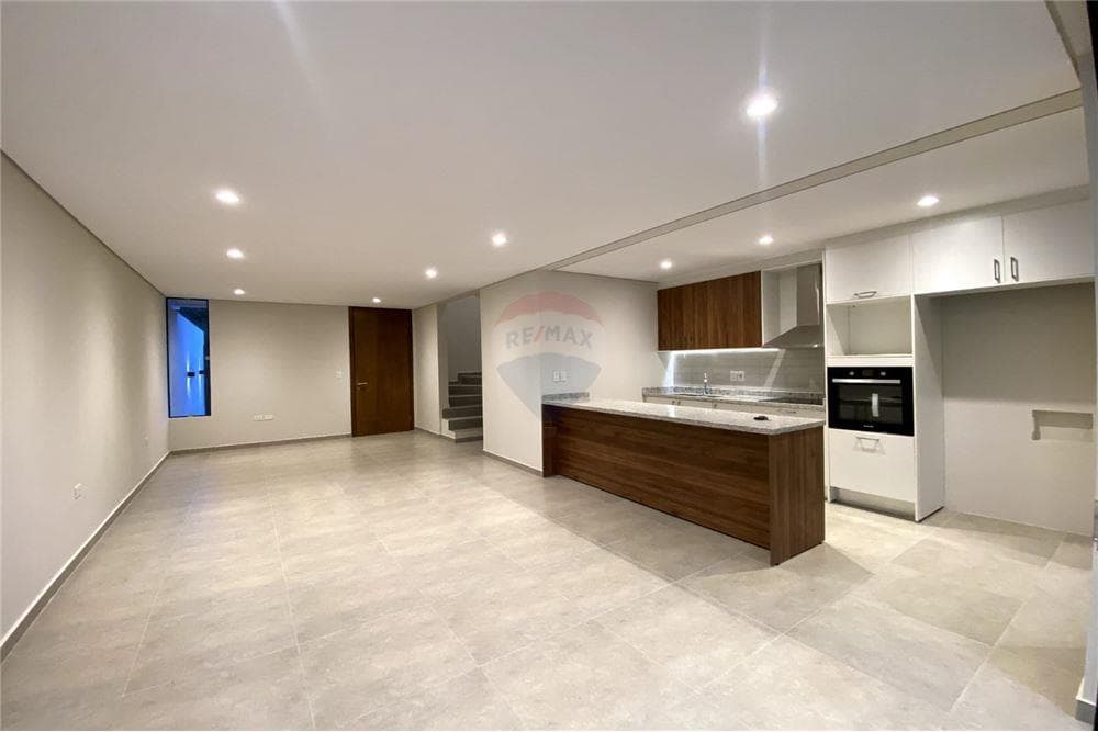 Hermoso duplex a estrenar con piscina en Luque — foto 3