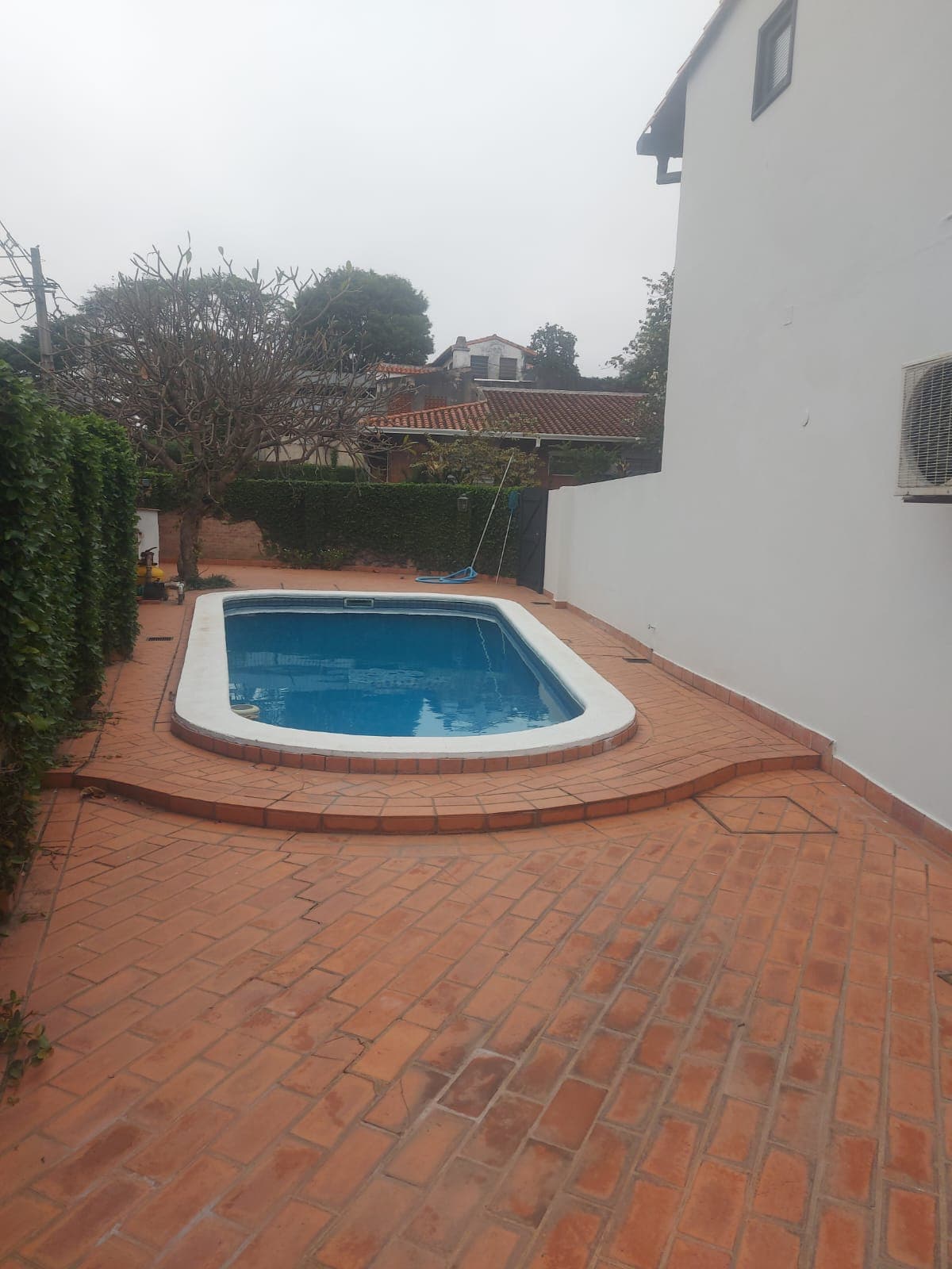 Casa c / pisina en pequeño condominio en barrio mcal. Estigarribia, foto 3
