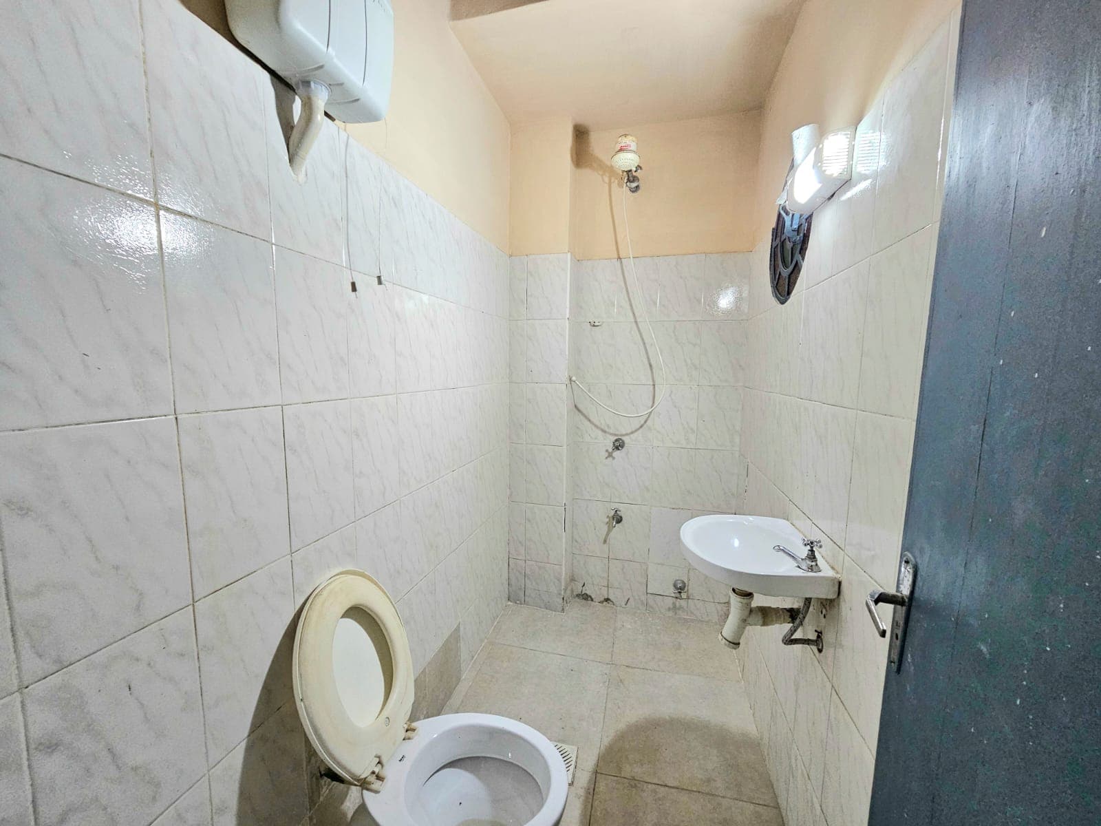 Salon Comercial O Depósito En Esquina Zona Barrio Obrero, foto 4