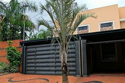 Amplio duplex en Fernando de la Mora zona norte