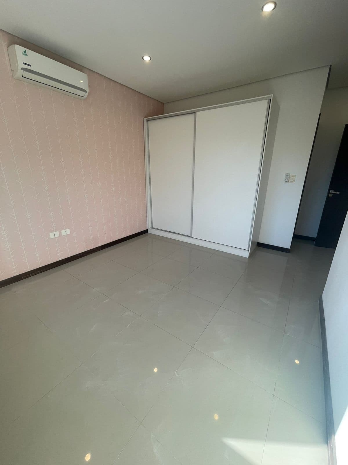 hermosisima y buen precio. casa en alquiler en Lambare — foto 4