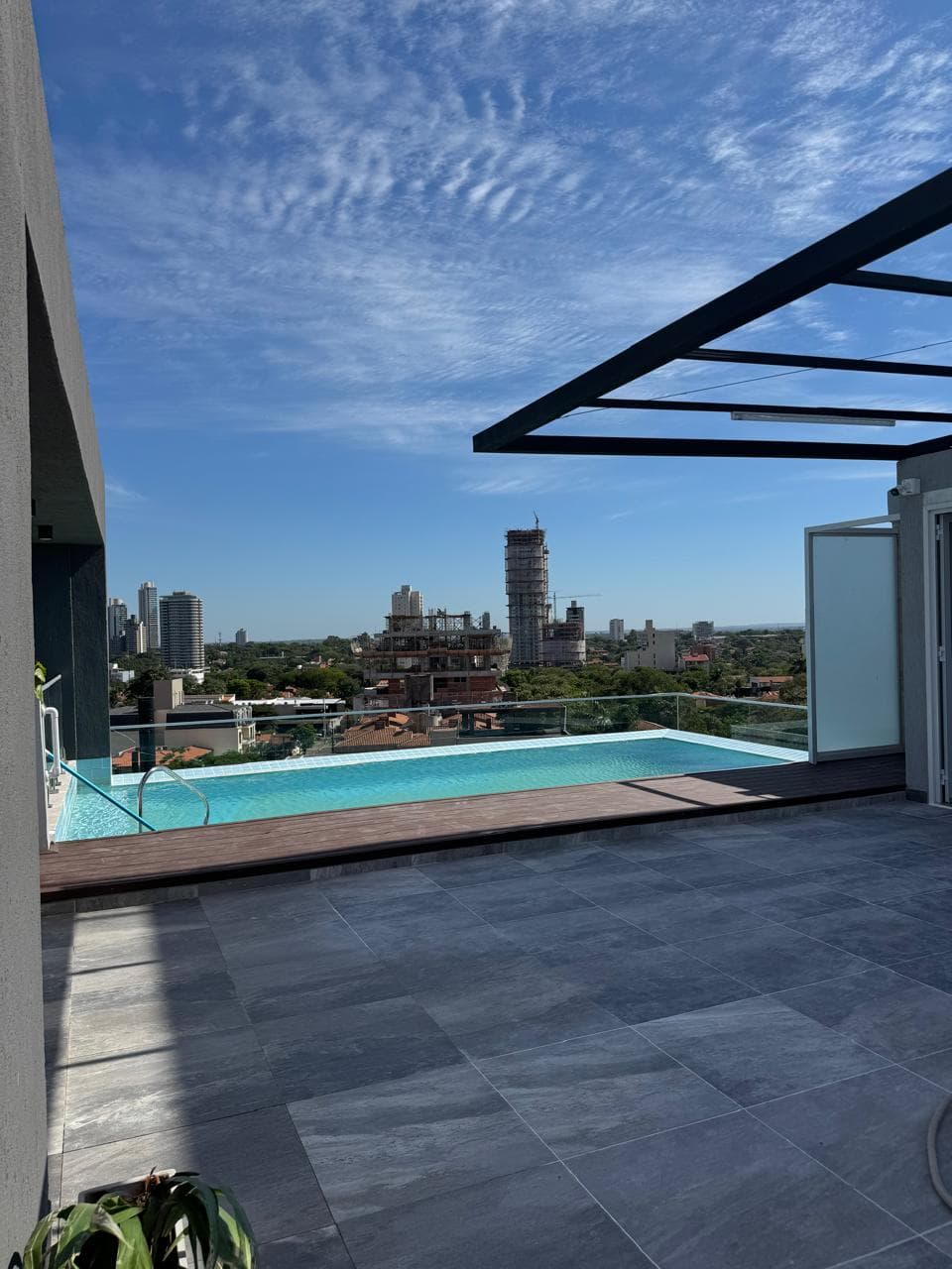 Alquilo depto de 3d en barrio Carmelitas