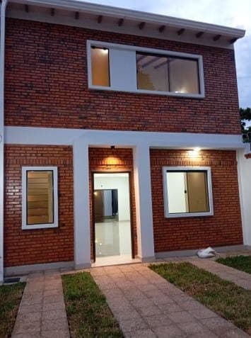 De Duplex A Estrenar En Lambare De 3 Dorm Y Garage P/ 3 vehic, foto 2