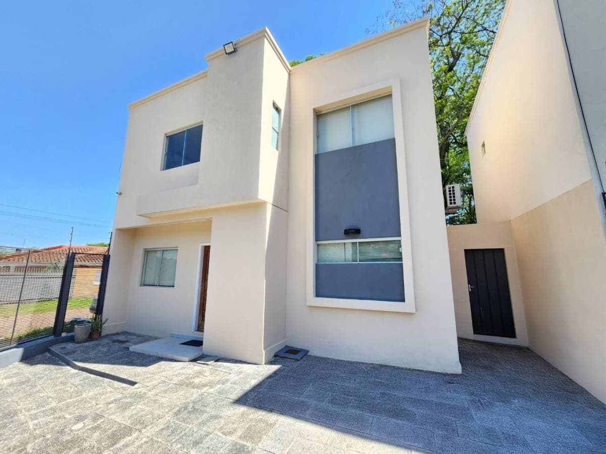 Vendo duplex - zona yacht