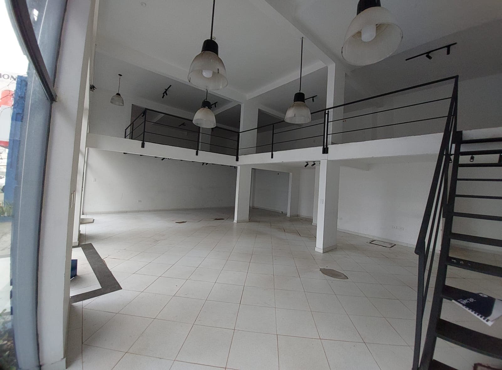 *zona san martin alquilo salon comercial* — foto 2