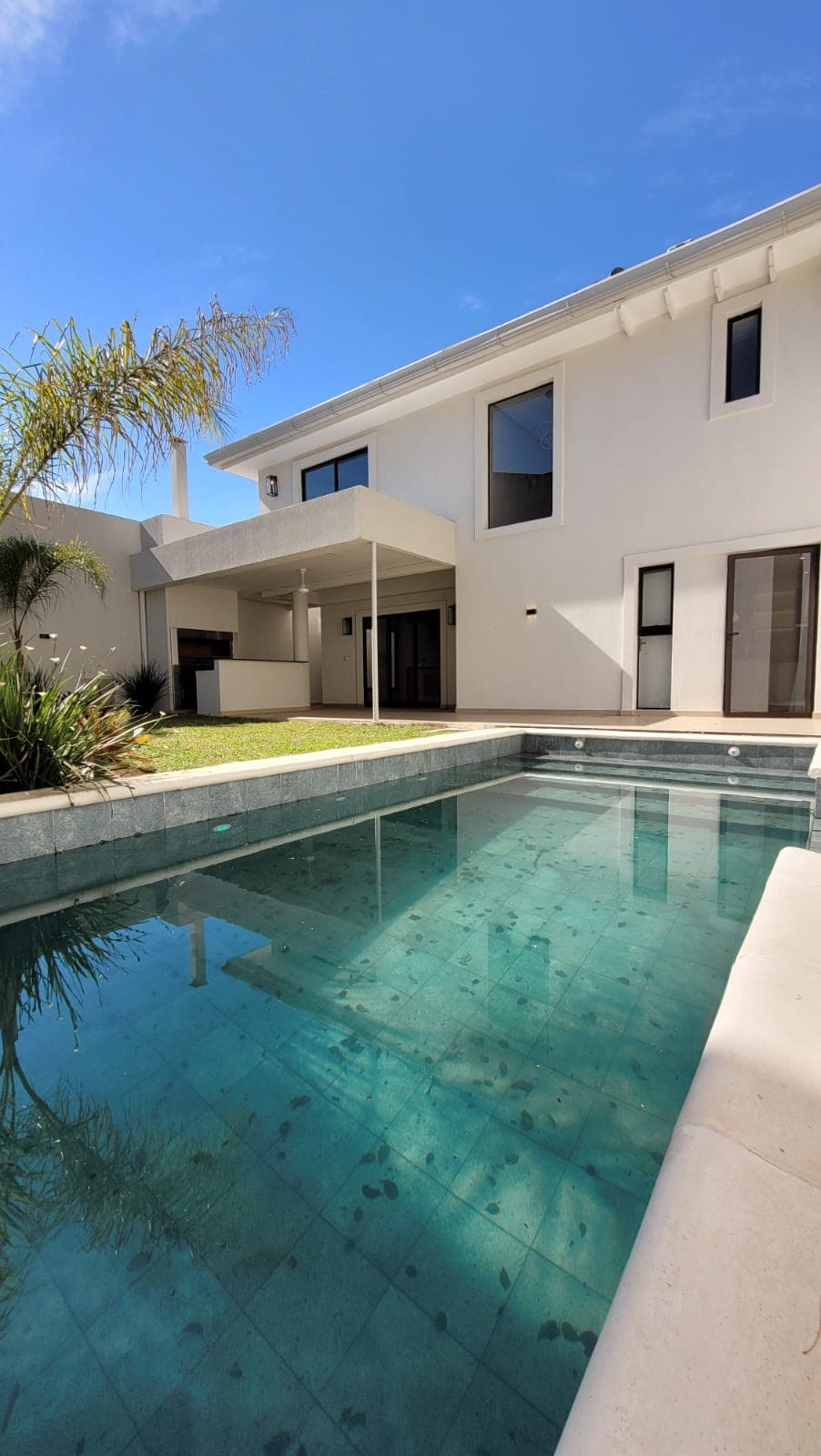 Fina residencia estilo toscano en venta en villa aurelia - Asunción