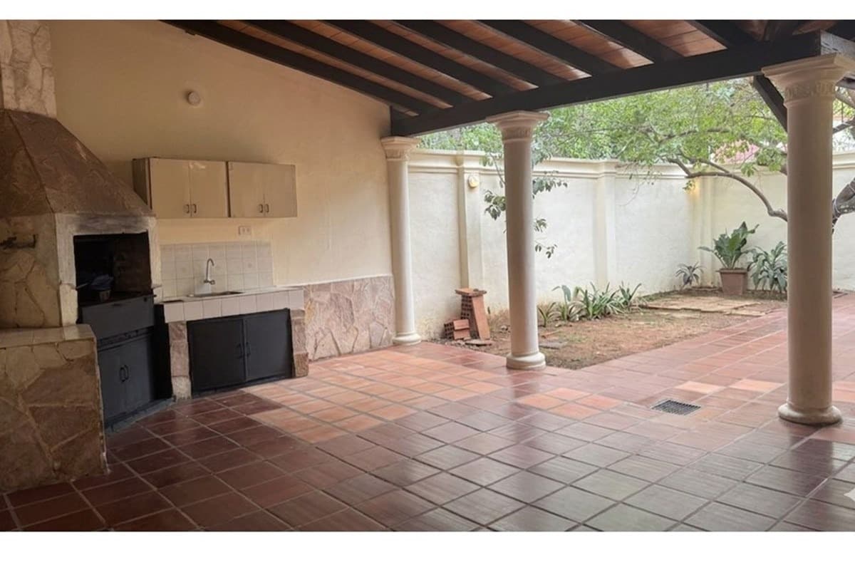 casa en Laurelty, Luque — foto 5