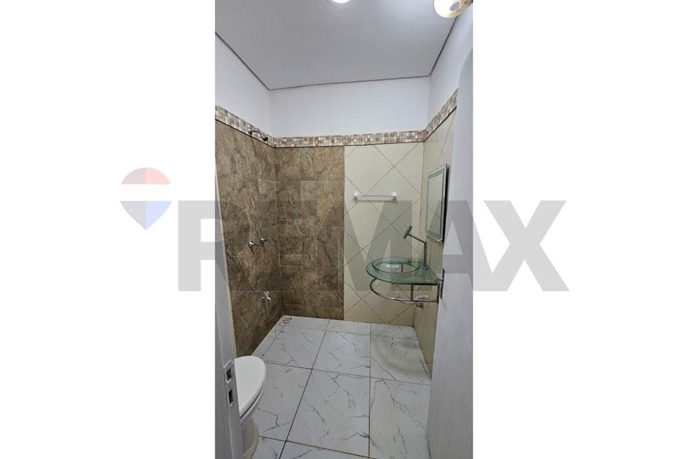 Casa - Alquiler - Luque, Paraguay, foto 3