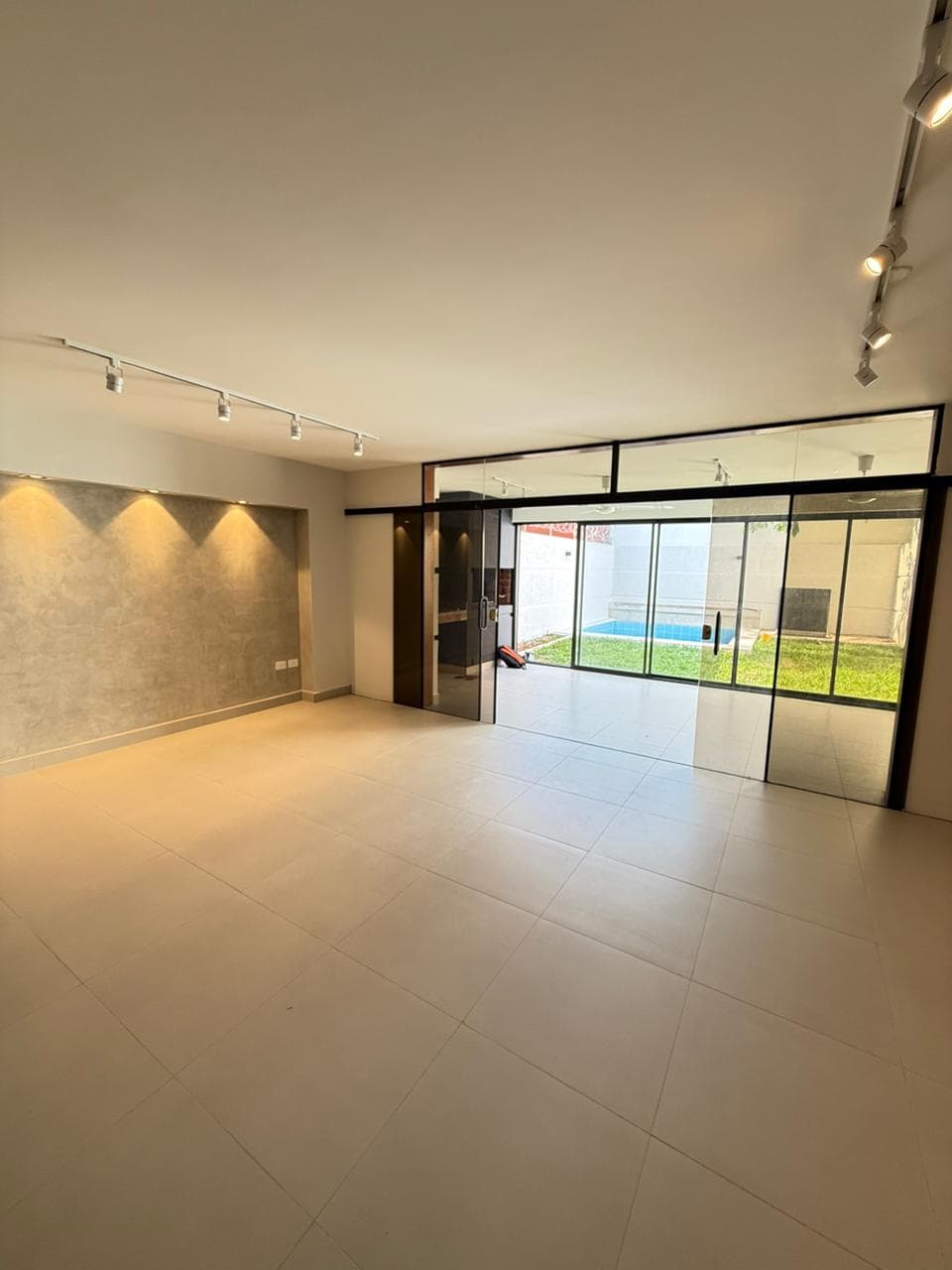 Hermoso Duplex de 3 Habit en Suite con Piscina, foto 1