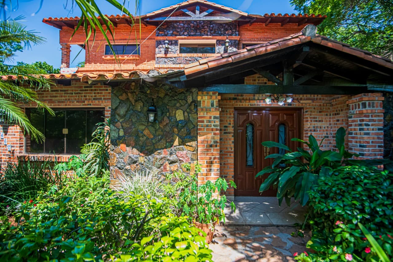 Casa en Lambaré sobre carretera de lópez, foto 2